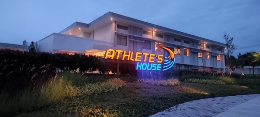 Hotel Athlete'S House Imus Esterno foto